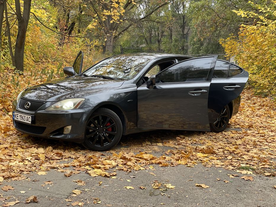Продаю власне авто Lexus is 220d
