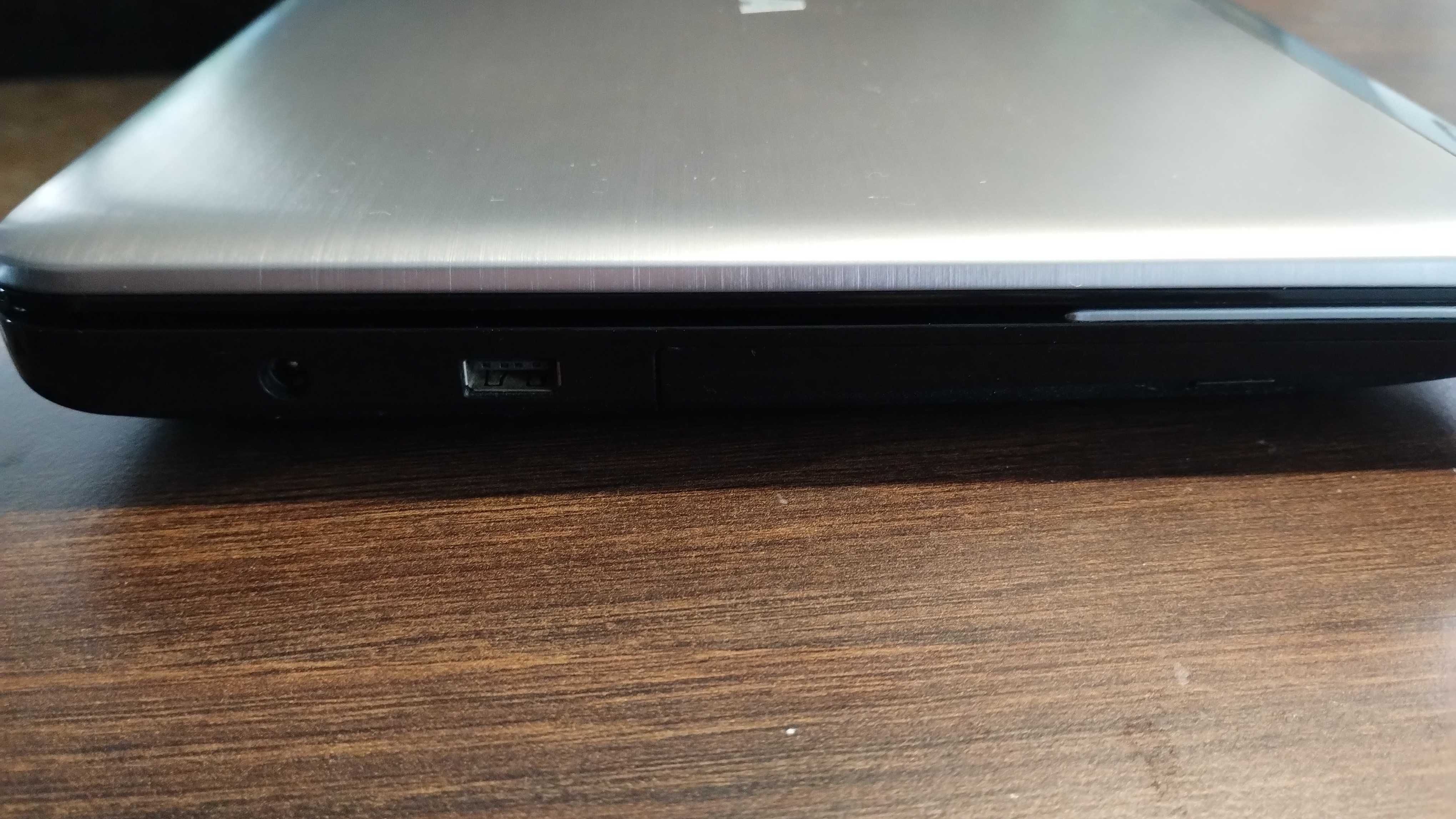 Laptop Toshiba Satellite Win 10 i5