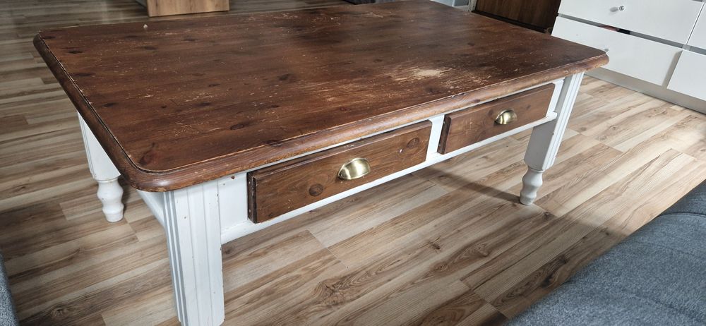 Drewniany stolik kawowy  do renowacji