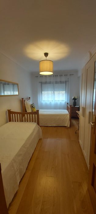 Aluga-se quarto em Monte Abraão