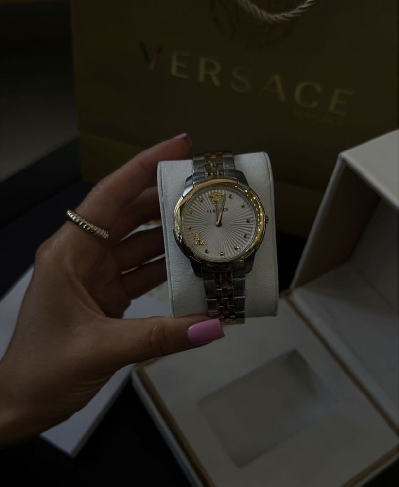 Годинник Versace