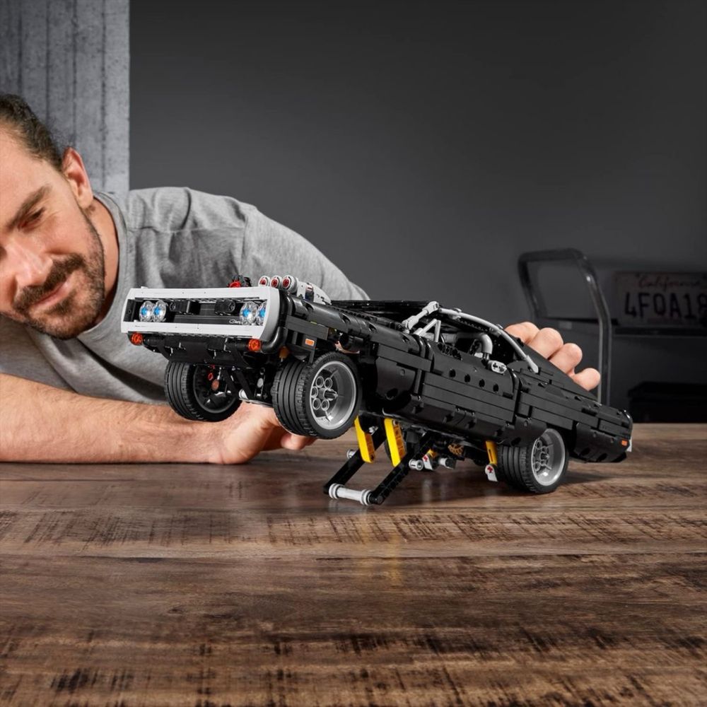 Конструктор Technic – Dom’s Dodge Charger 1/1 з LEGO