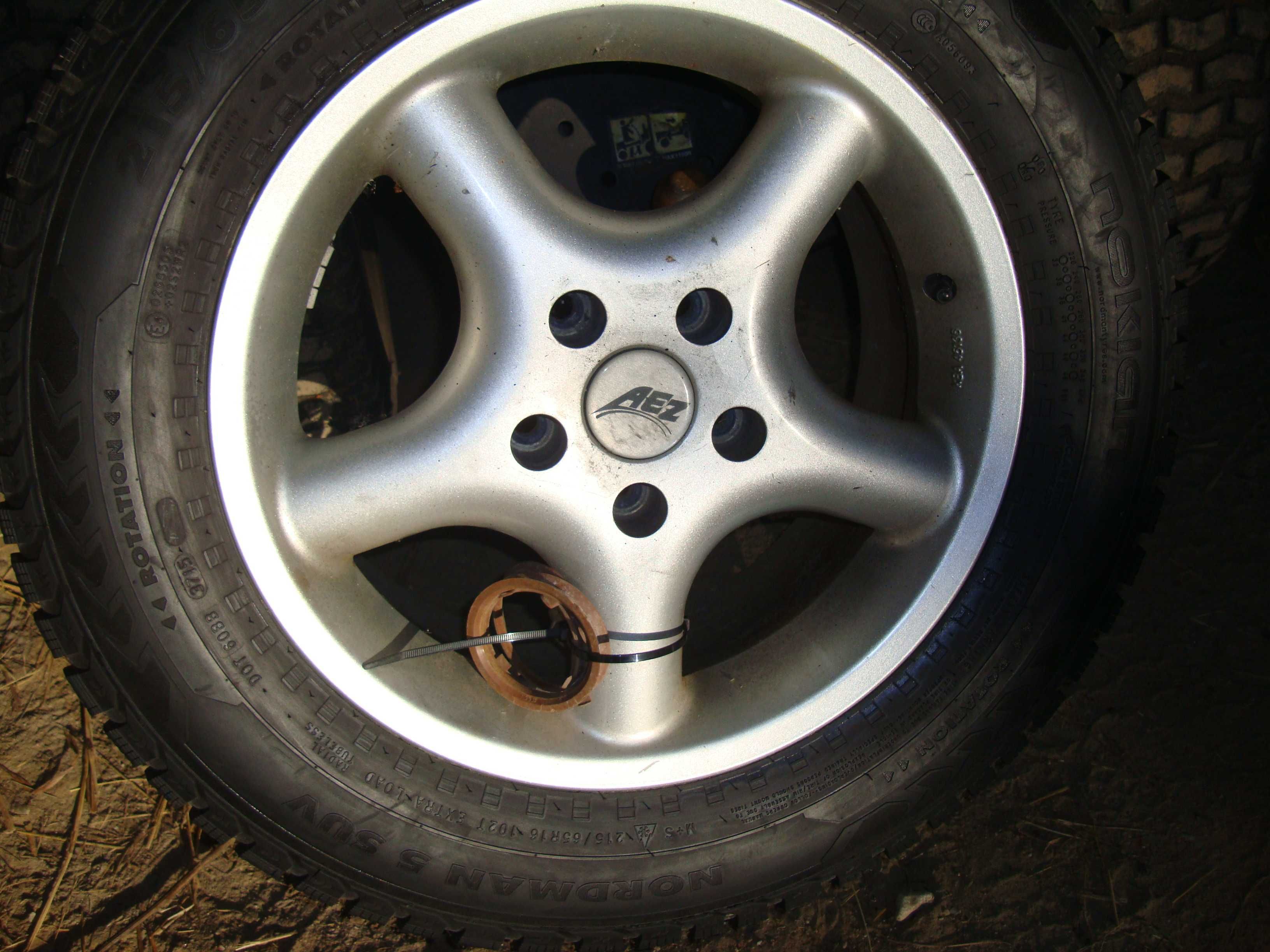 Felga z oponą zimową 215/65/16 /rozstaw śrub 5x112 .
