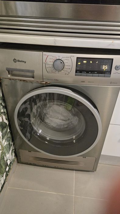 Máquina de lavar e secar