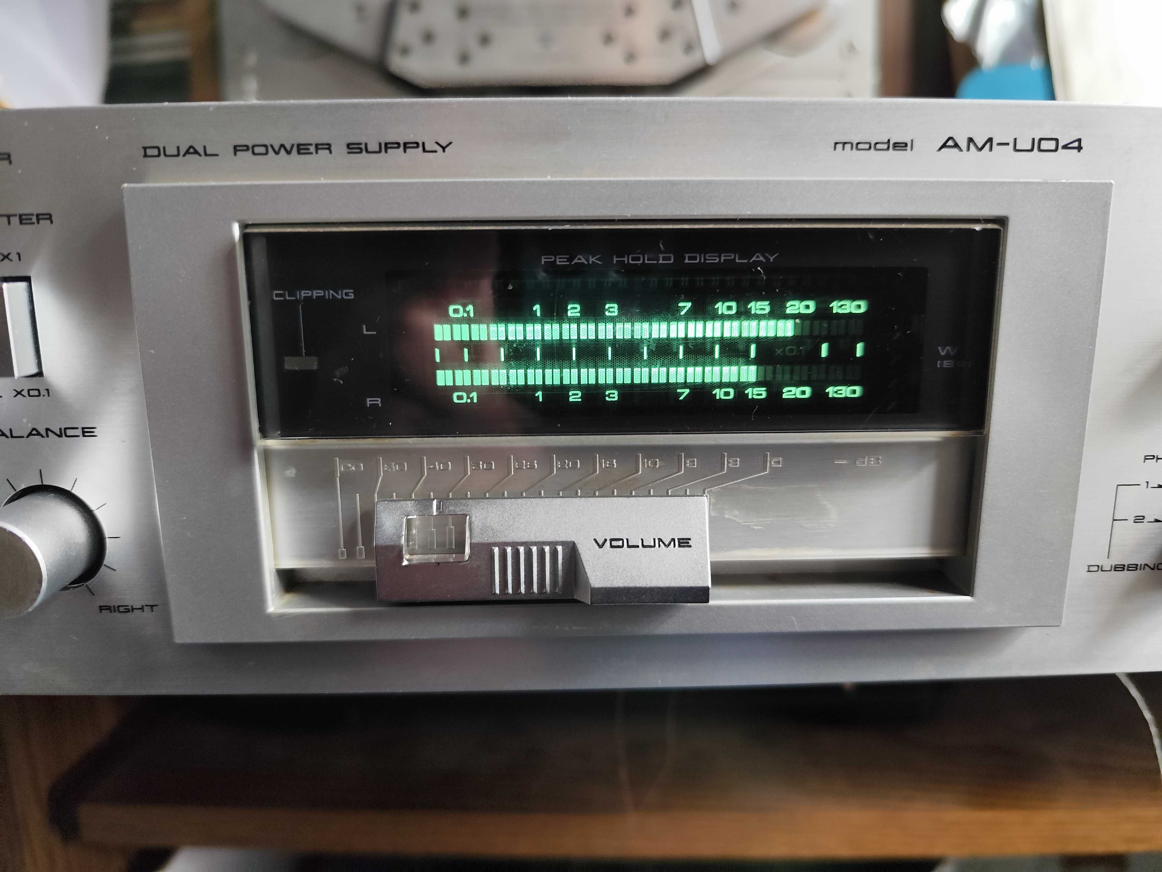 wzmacniacz Akai AM-U04