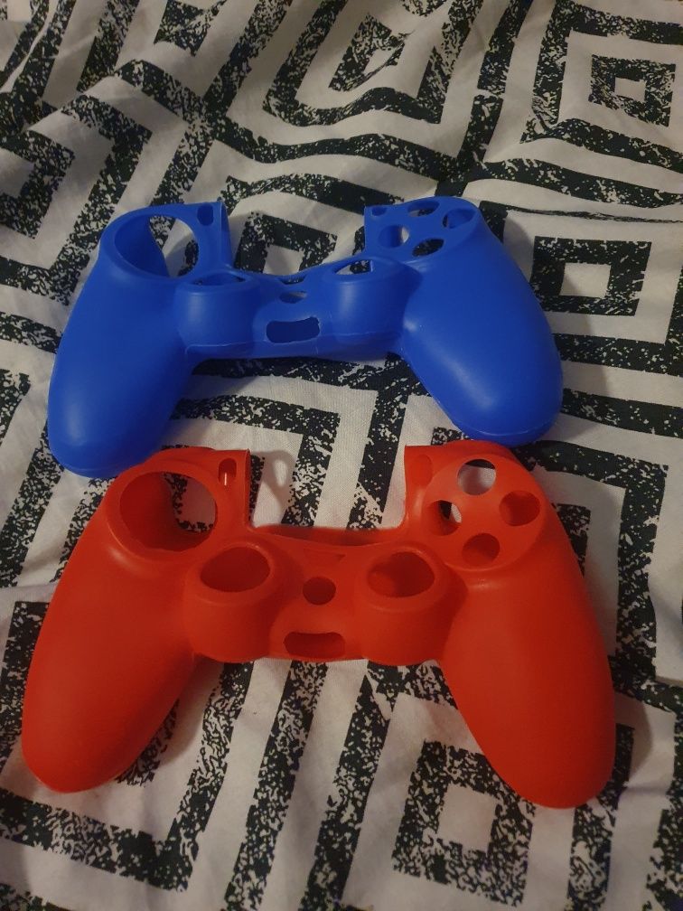 Etui do pada na playstation 4 i mam takie też  do Xbox one