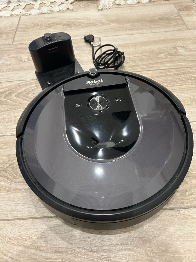 Robot sprzatajacy Roomba i7  aero force  odkurzacz