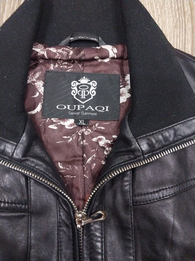 Кожаный женский бомбер