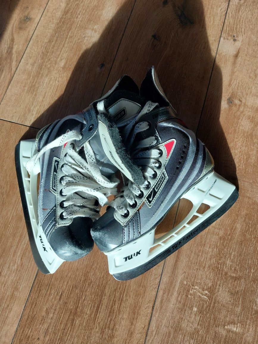 Łyżwy Nike Bauer hokejowe bardzo lekkie stan bardzo dobry