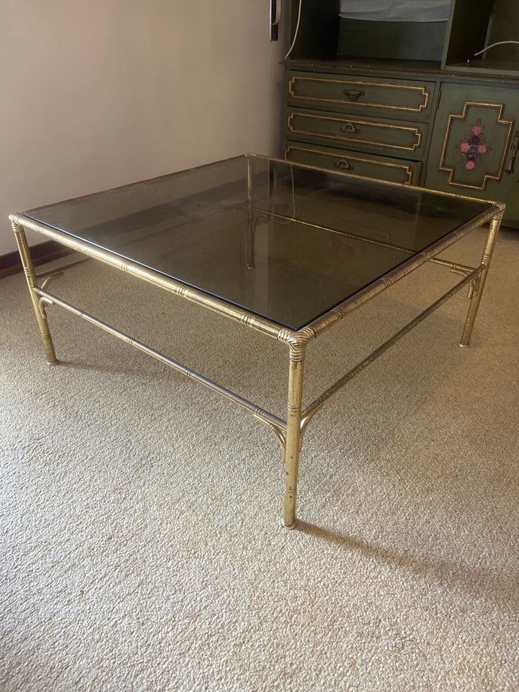 Mesa de centro com vidro