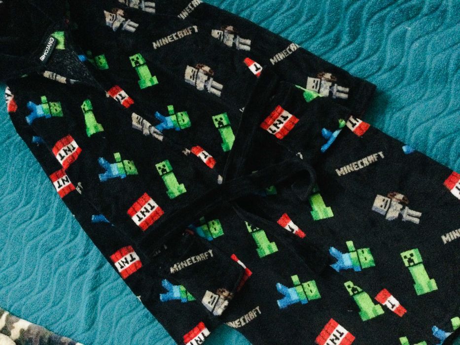 13-14 рок. Primark махровий , флісовий халат Minecraft і Мілітарі.