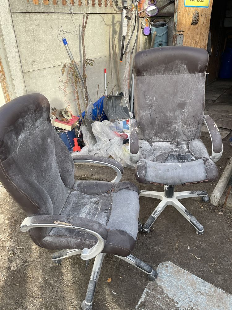 Продам 2 кресла-стула в рабочем состоянии