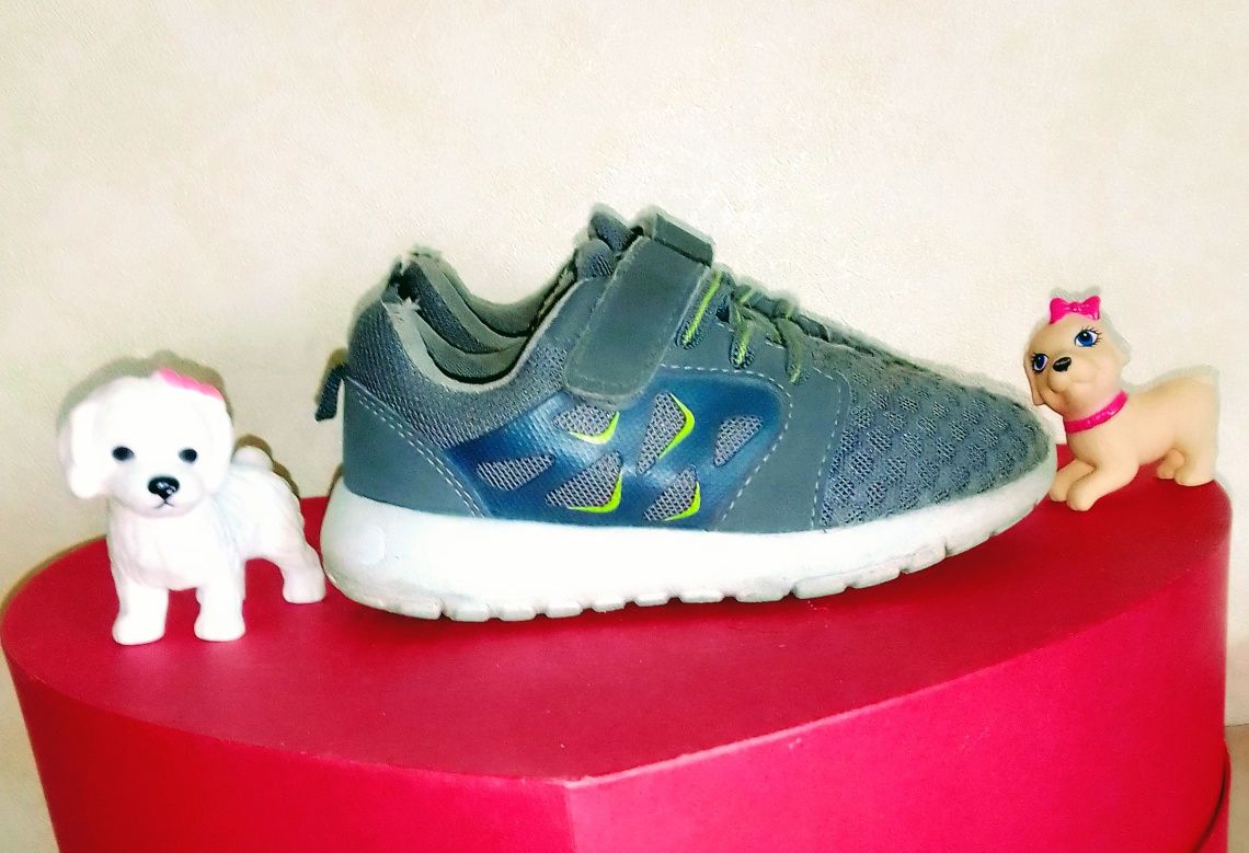 Свои кожаные босоножки и кроссовки. Made in Poland. Размер 25, 26.