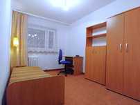 3 pokoje w trzypokojowym mieszkaniu studenckim przy ul. Wyszyńskiego.