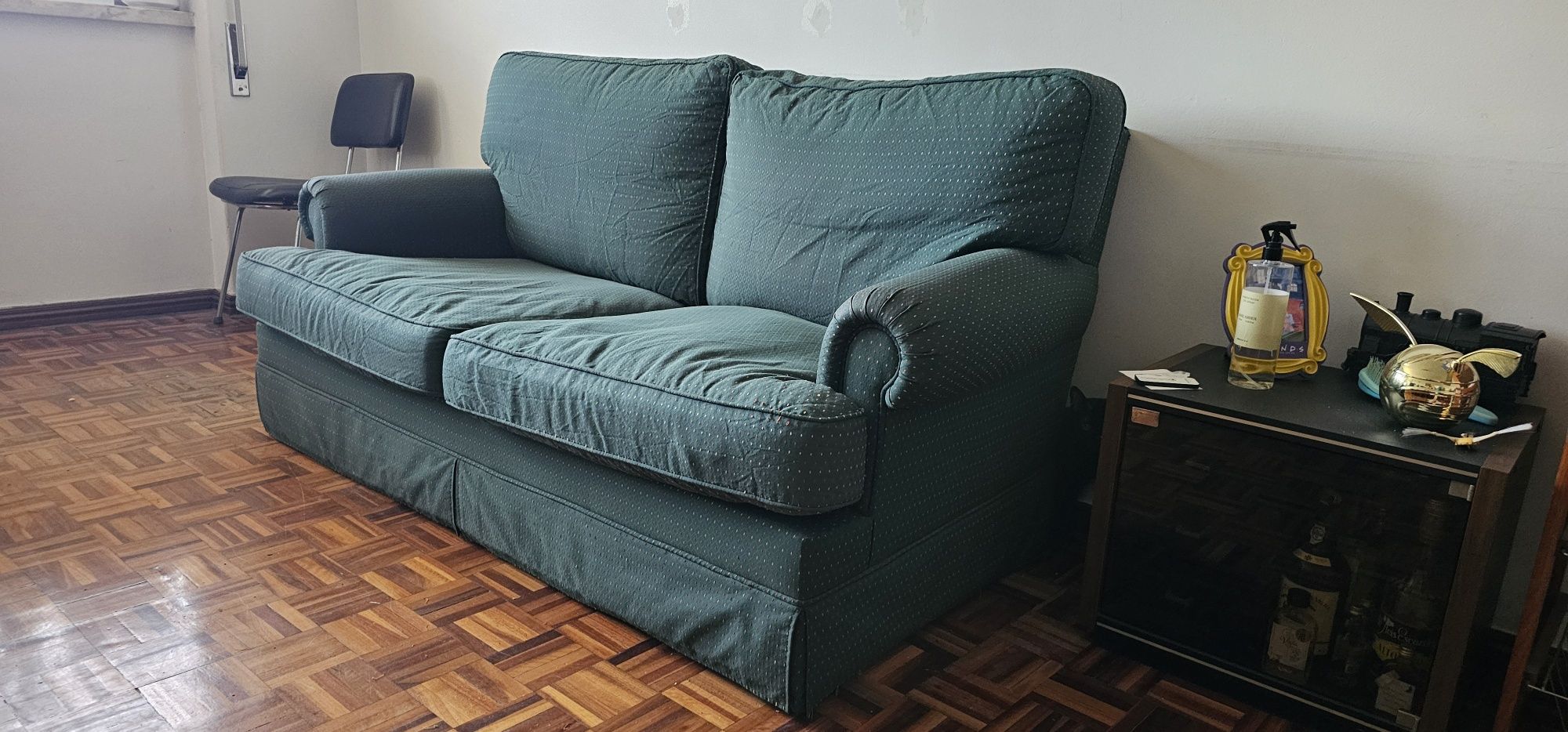 Sofá verde de 3 lugares