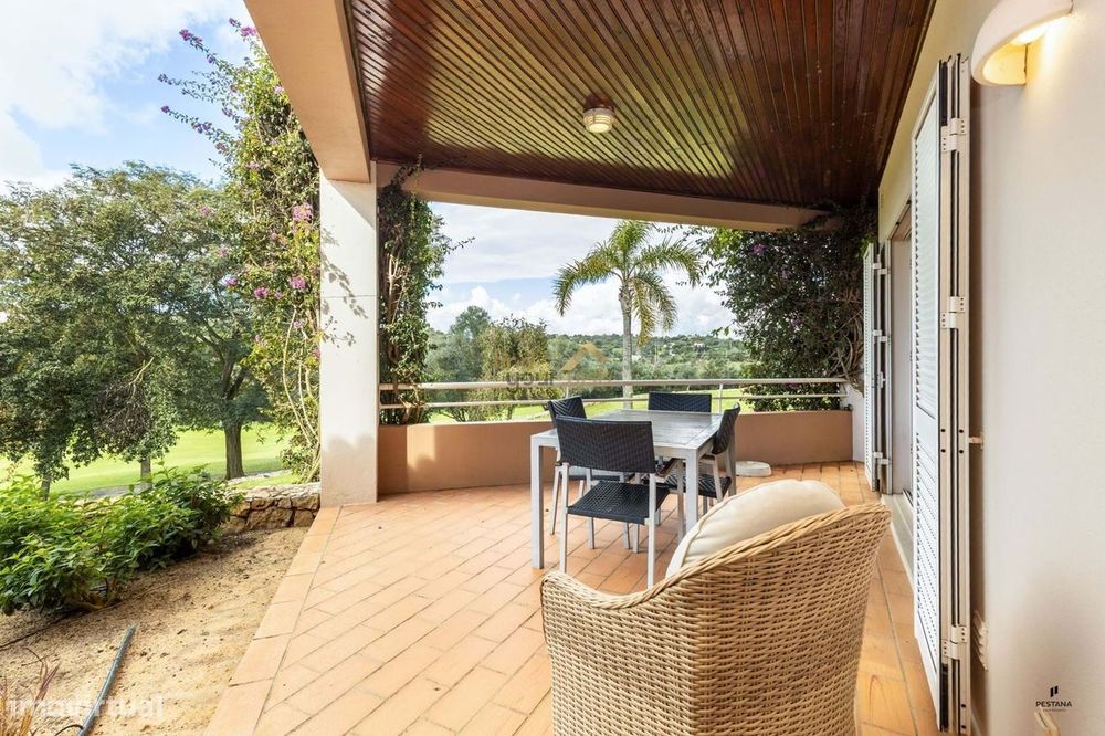 Apartamento T3 com vista para o campo de golfe de Vale da Pinta – Alga