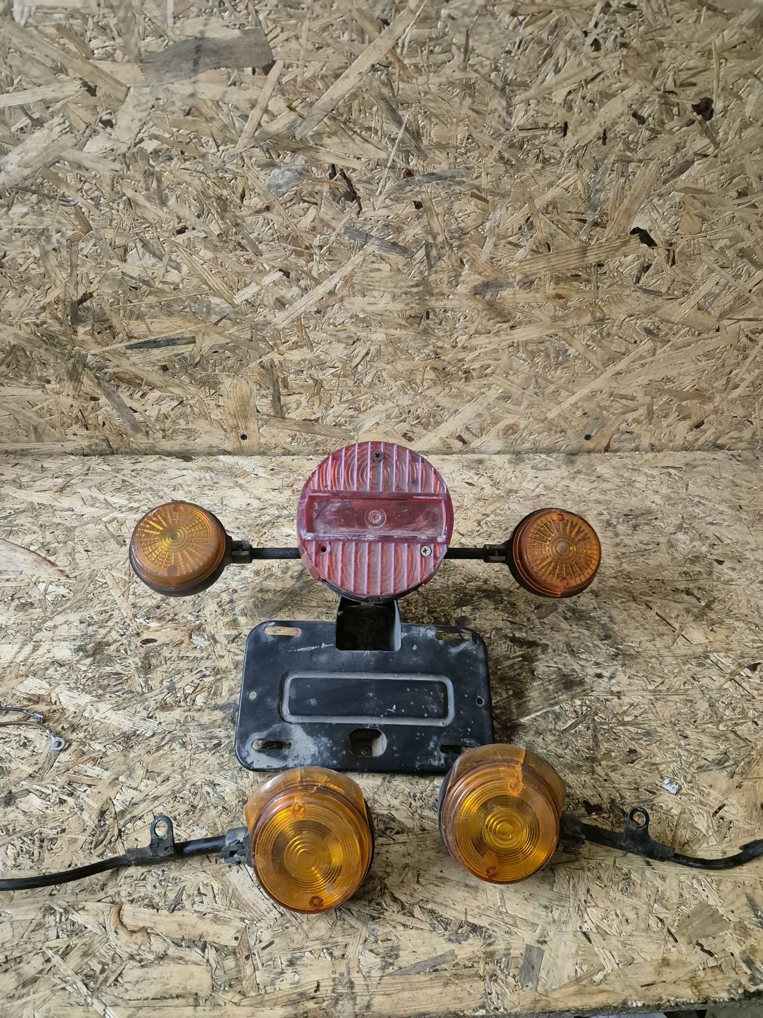 Mocowanie tablicy rejestracyjnej lampy kierunkowskazy mz etz 150