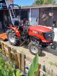 Trator 4×4 em otimo estado