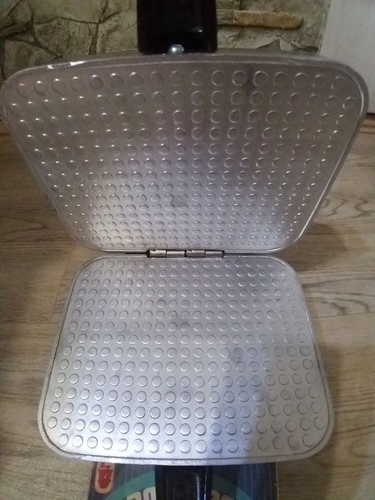 Електровафельниця  ласунка  срср