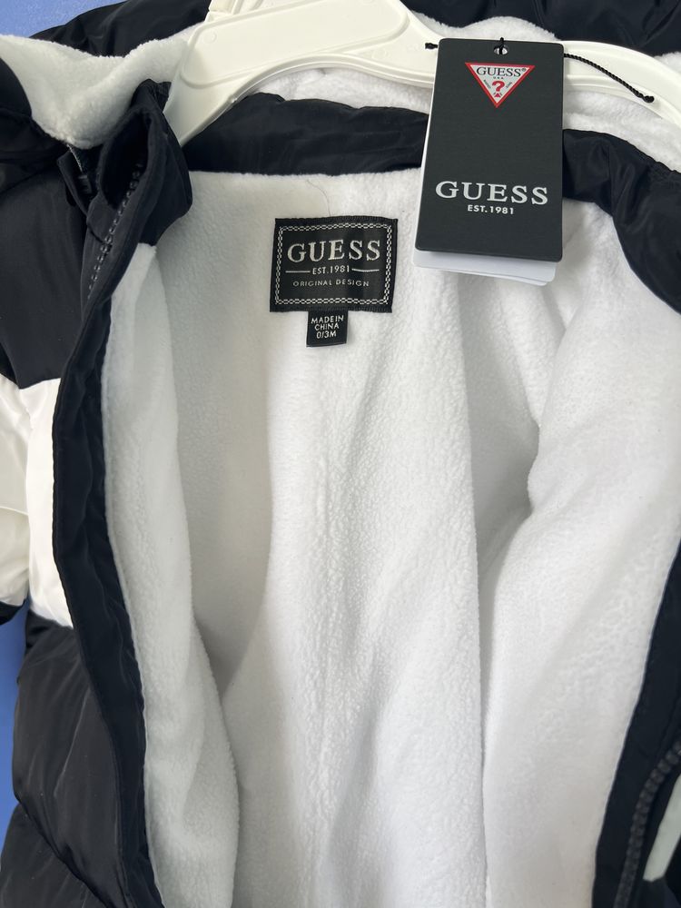 Зимовий комбінезон Guess (0-3 місяця)