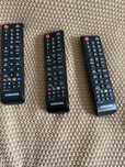2 piloty do TV samsung