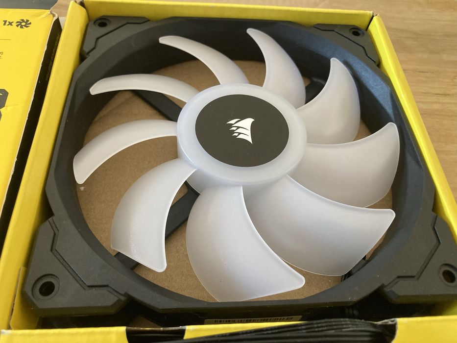 CORSAIR PC SP140 RGB PRO | Ventoinha para PC 140mm x 25mm