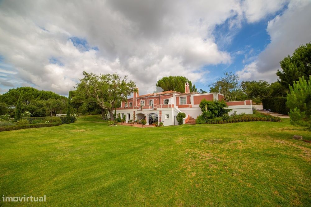 Quinta em Santo Estevão – Charme Alentejano com Piscina e Amplo Terren