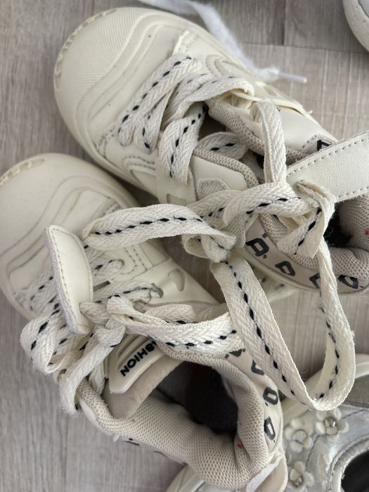 Детские кроссовки на осень  26 р