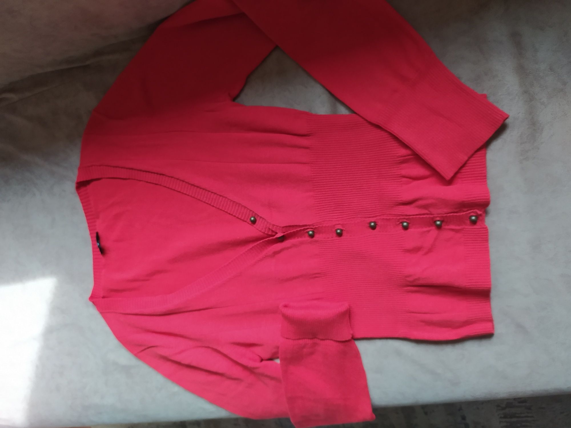 Kolorowe letnie sweterki w stylu Chanel.