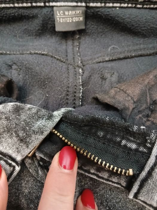 Джинси на  дівчику 7 - 8 років