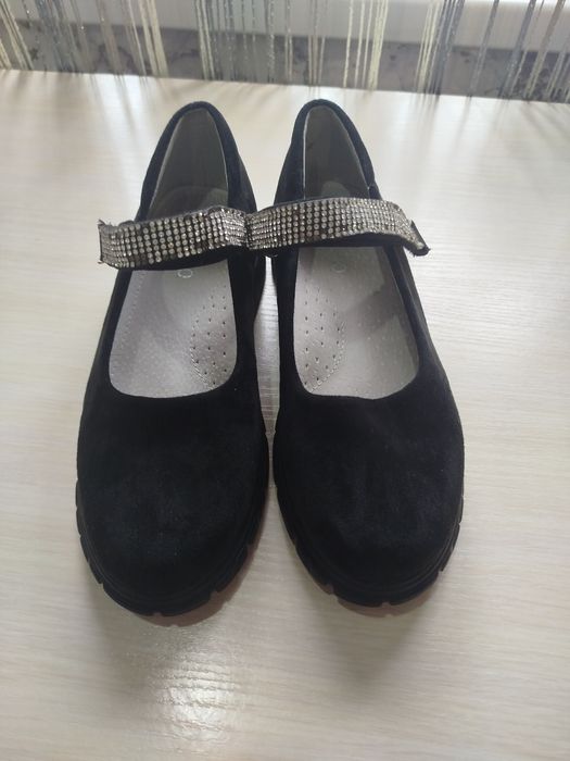 Туфлі на дівчинку