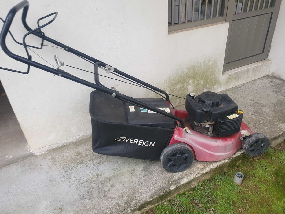 Máquina Cortar Relva a Gasolina Sovereign