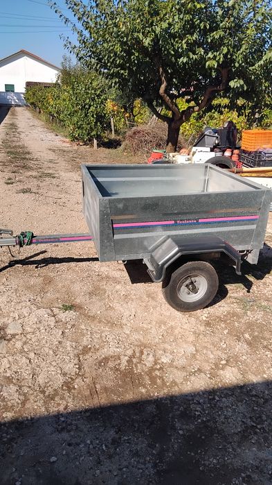 Vendo esta remorca serviu pouco como nova.1,00 mettro por 1,20 x0,40.m