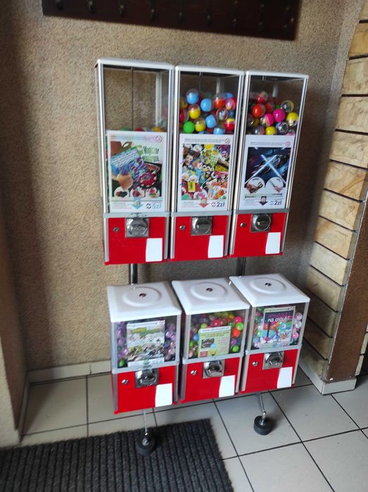 Automat sprzedający kulki piłki zabawki Współpraca dodatkowy zysk