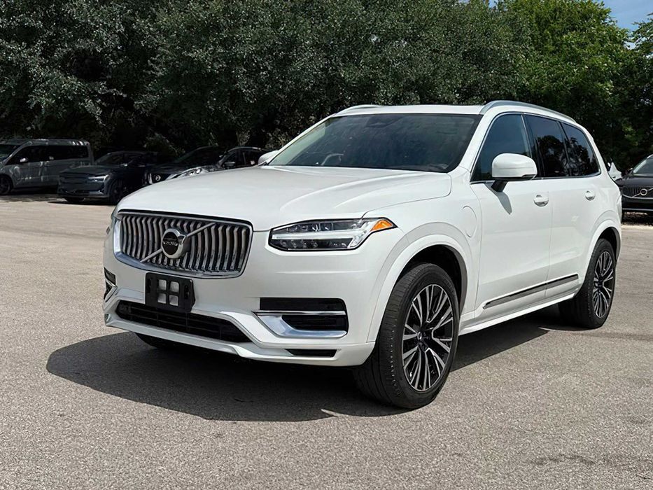 Volvo XC90 T8      2023