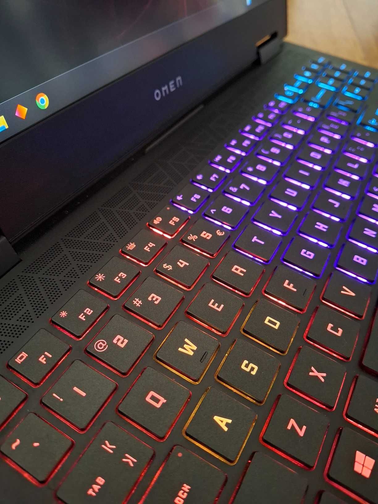 HP OMEN 15" Ryzen 7 4800H, RTX 2600, 16GB DDR4, SSD 512GB,  Win10