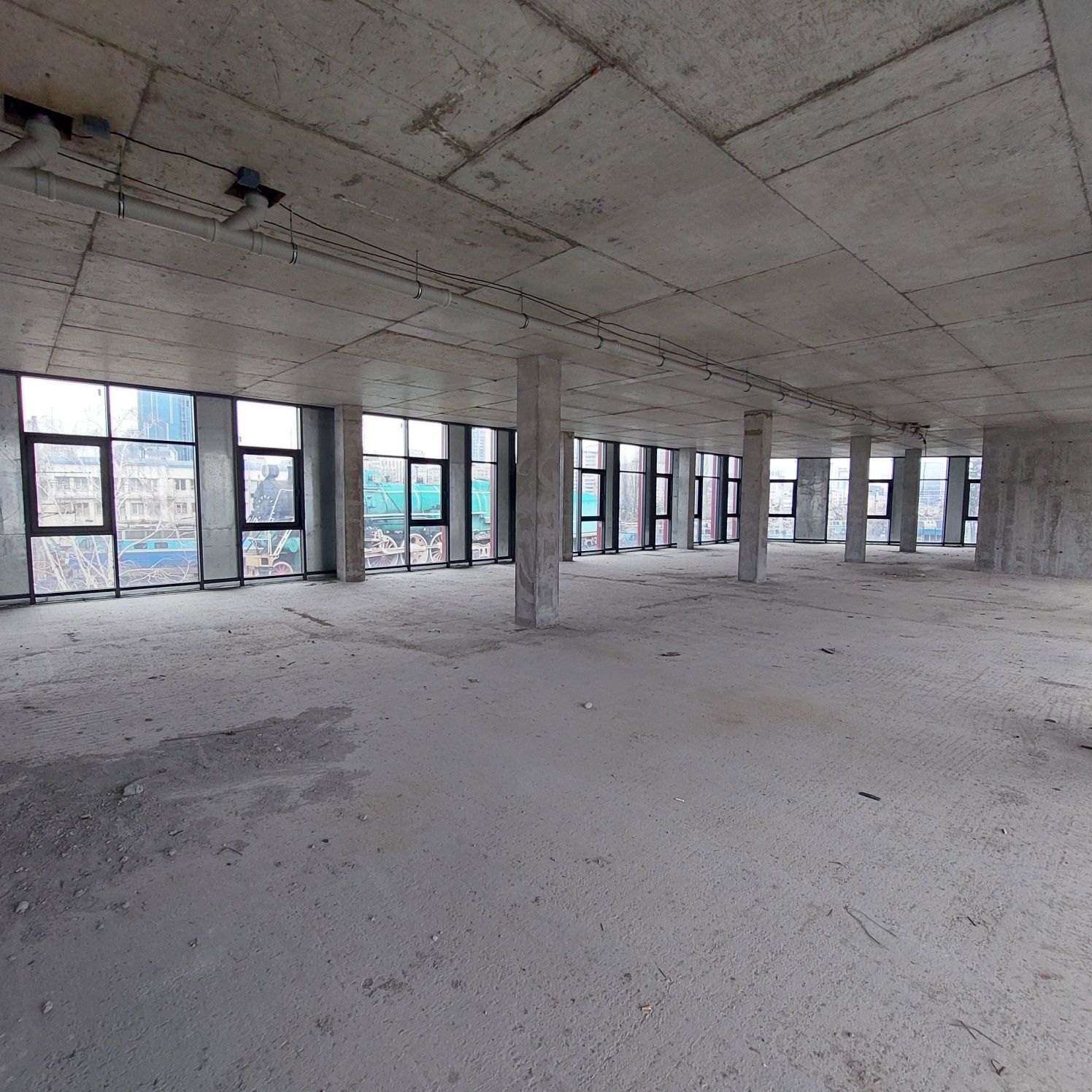 Аренда помещений БЦ. ПАРОВОЗ 1400 м² !!!  Пл. Петра Крывоноса 1 .