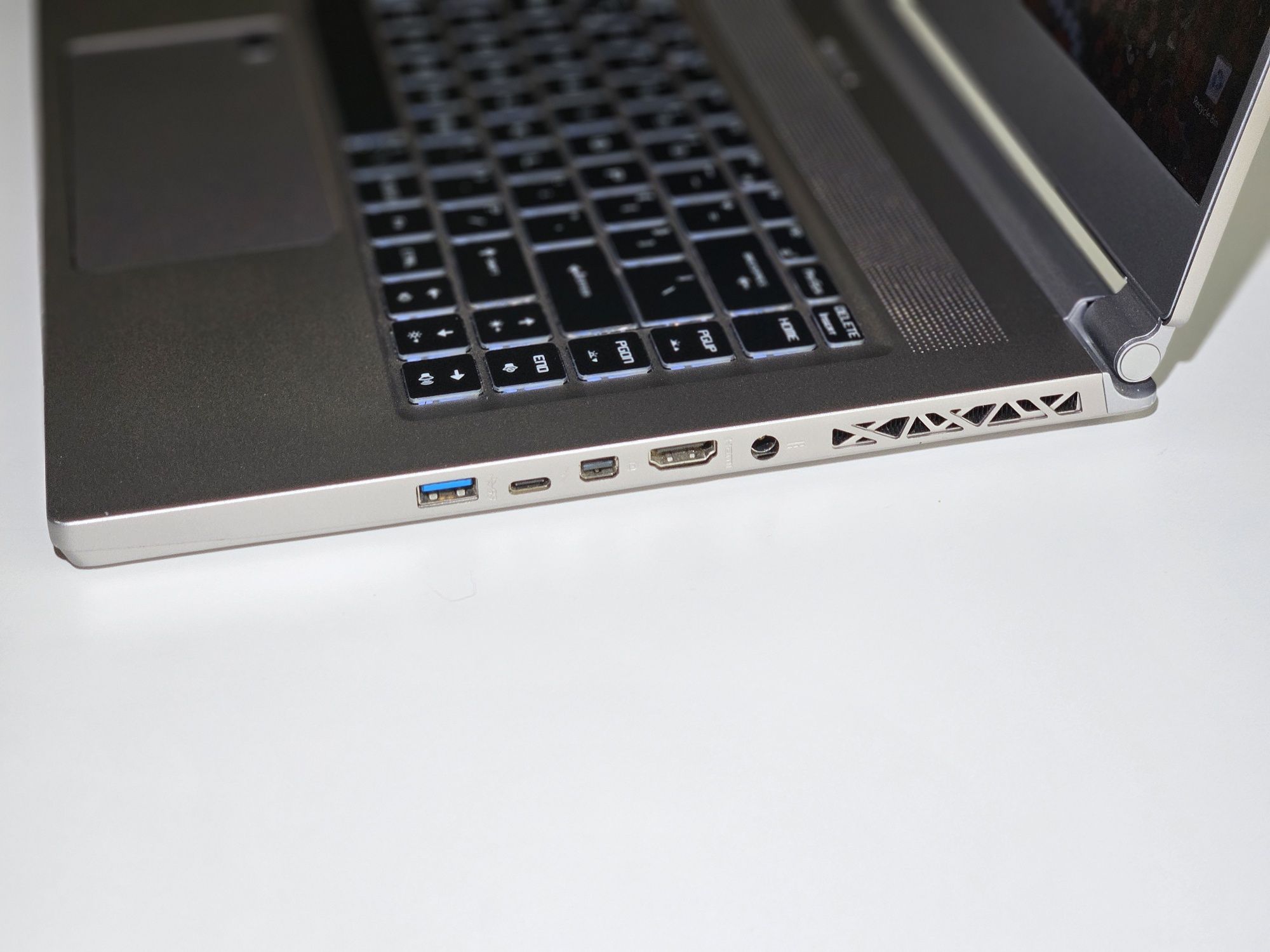 Игровой Ноутбук MSI P65 Creator 9SE i7 9750H - 32GB  1TB SSD  RTX2060