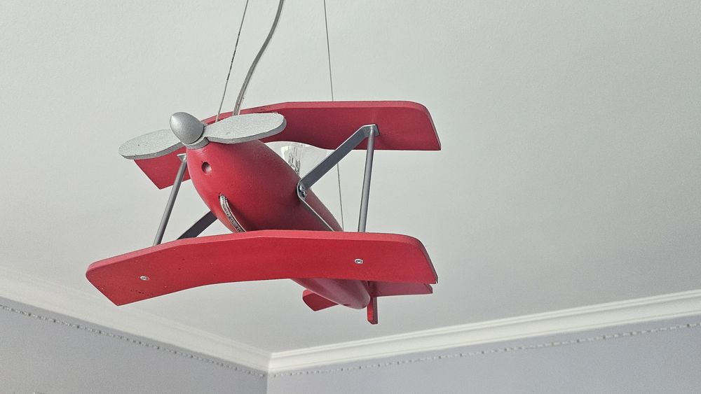 Candeeiro avião para quarto infantil
