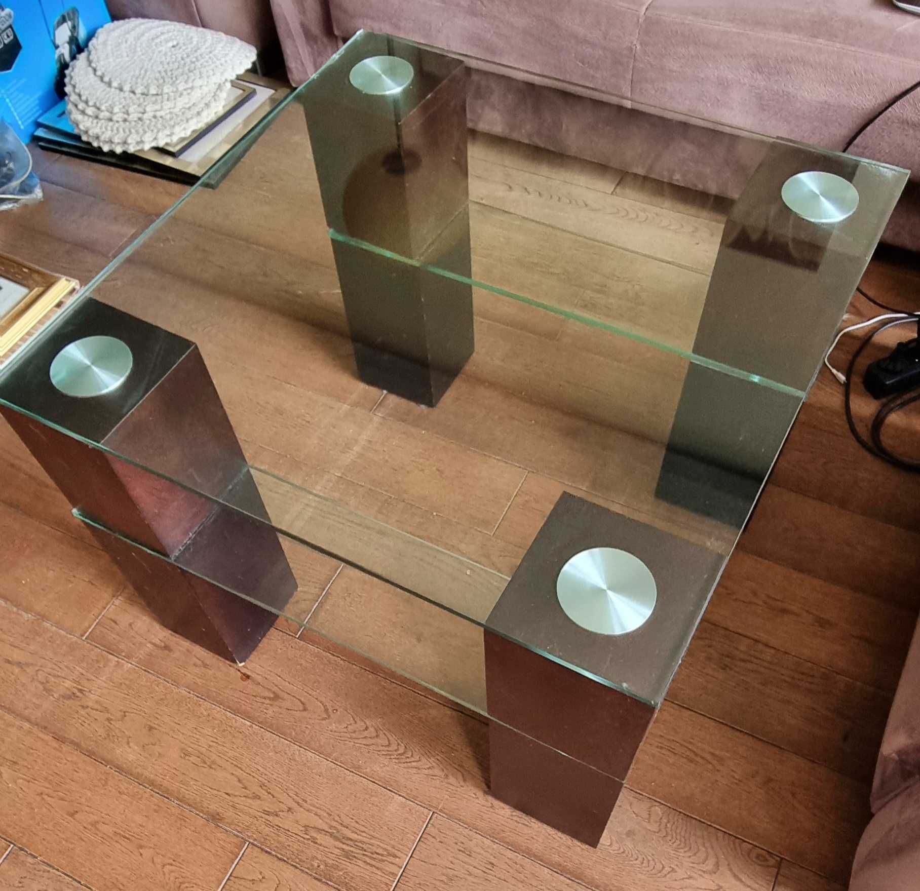 solidny szklany stolik