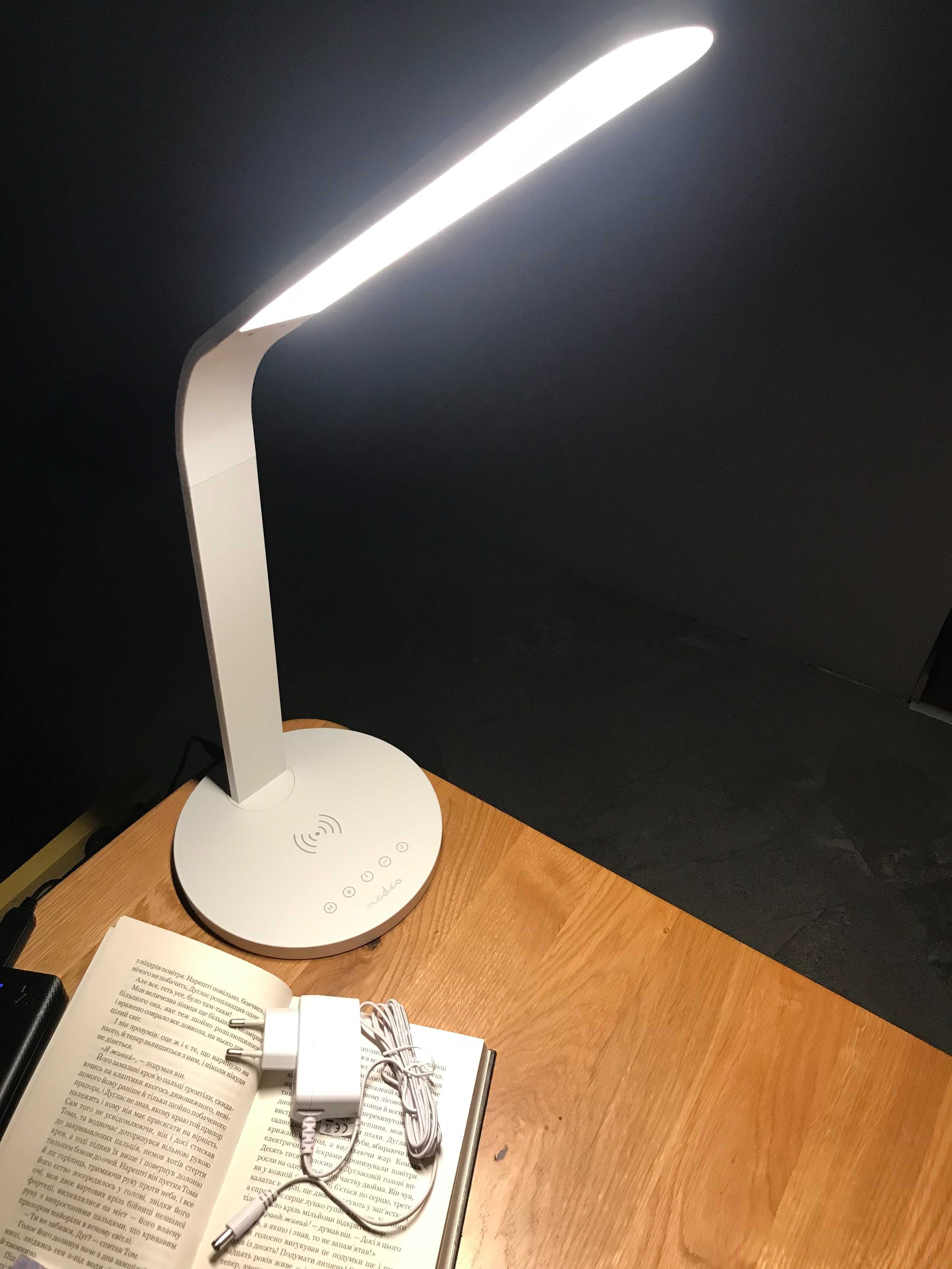 Настільна лампа Nedis із регулятором яскравості + безпровідна зарядка