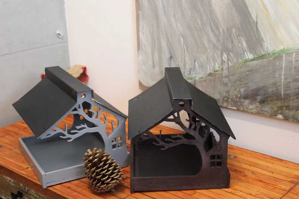 Karmik dla ptaków, oryginalny projekt, trwały daszek z blachy