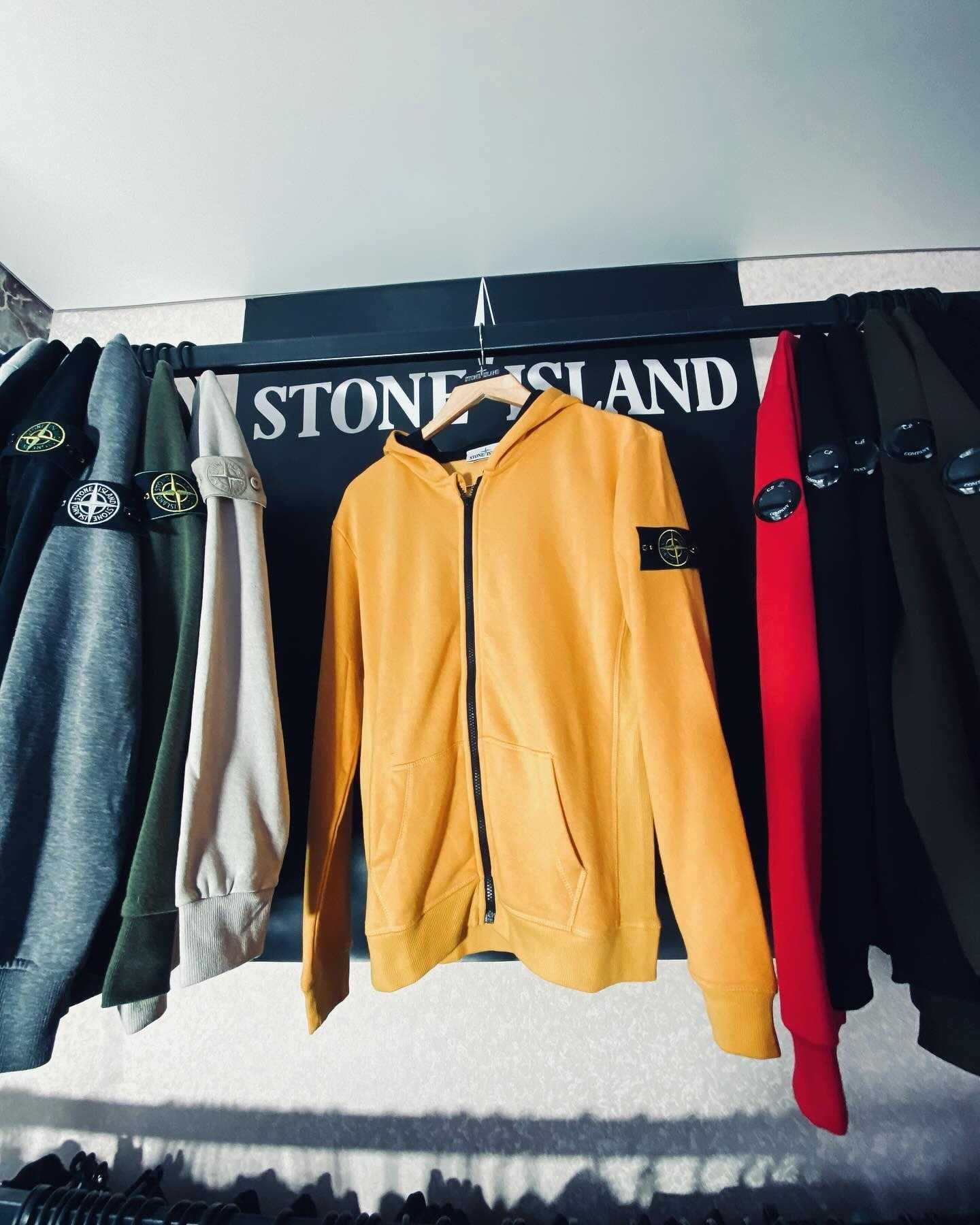 Stone island model : CROW YELLOW