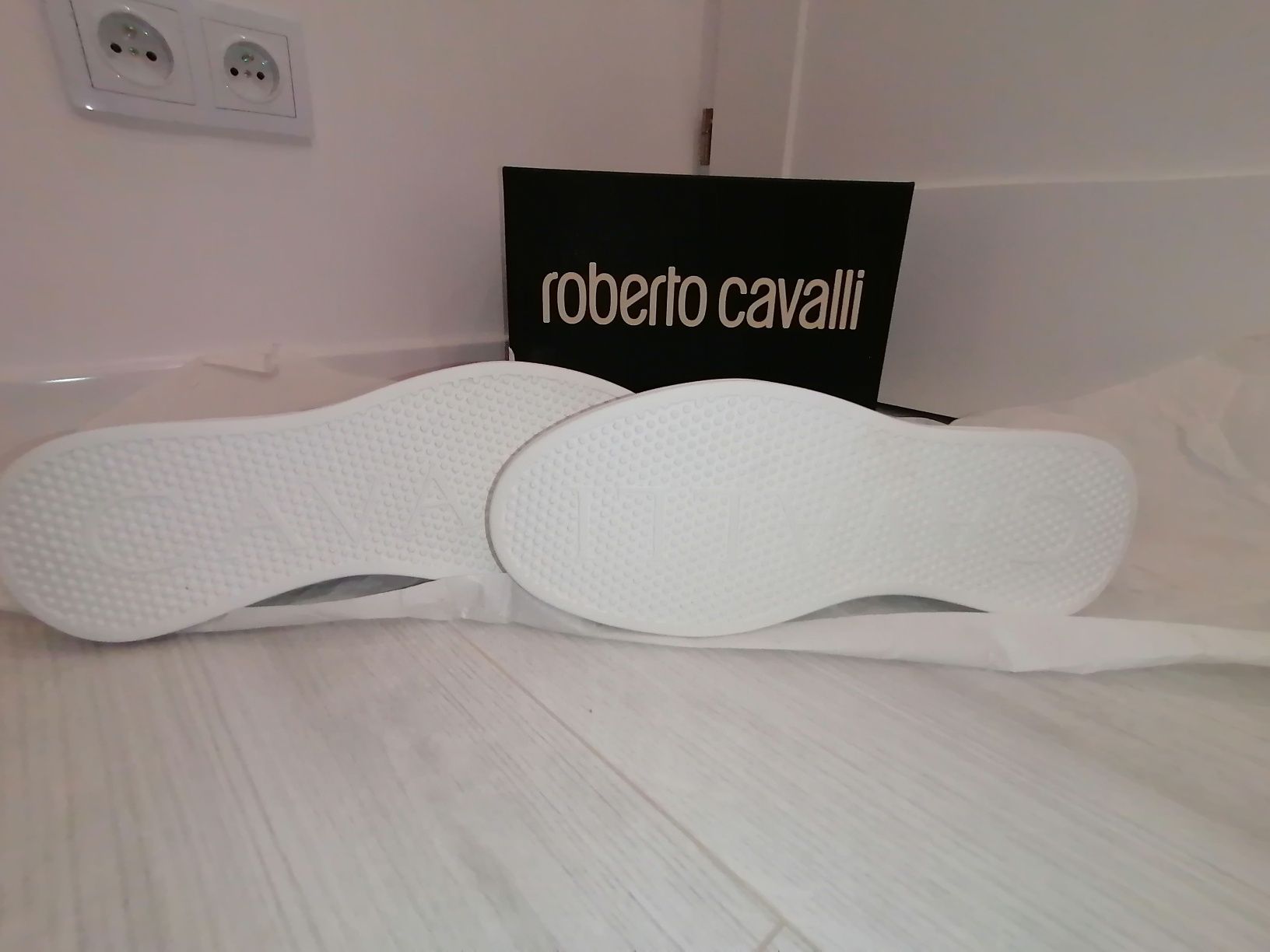 ROBERTO CAVALLI Męskie  SNEAKERS Blanco /NEGRO
20723 A r. 42 Skóra