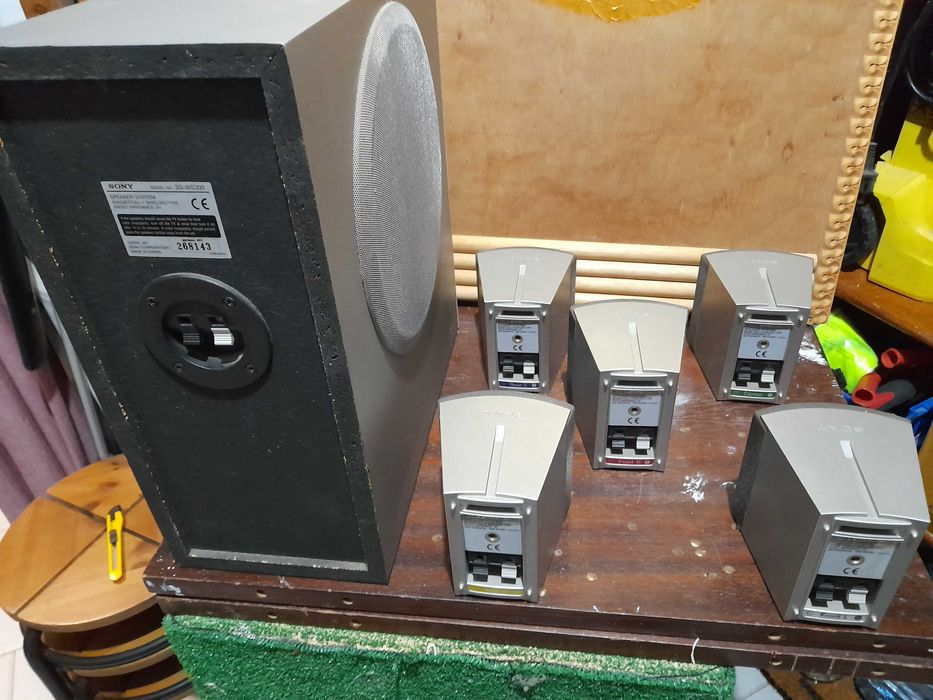 5 colunas + subwoofer Sony usados. Funcionam na totalidade.