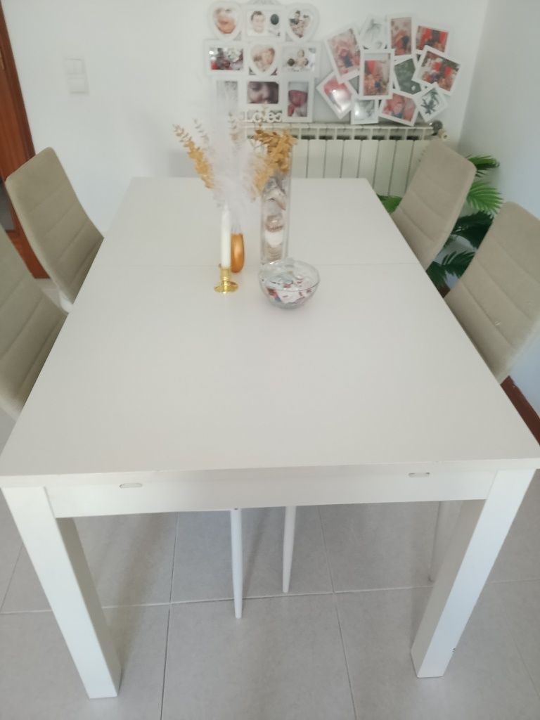 Mesa para sala de jantar + 4 cadeiras
