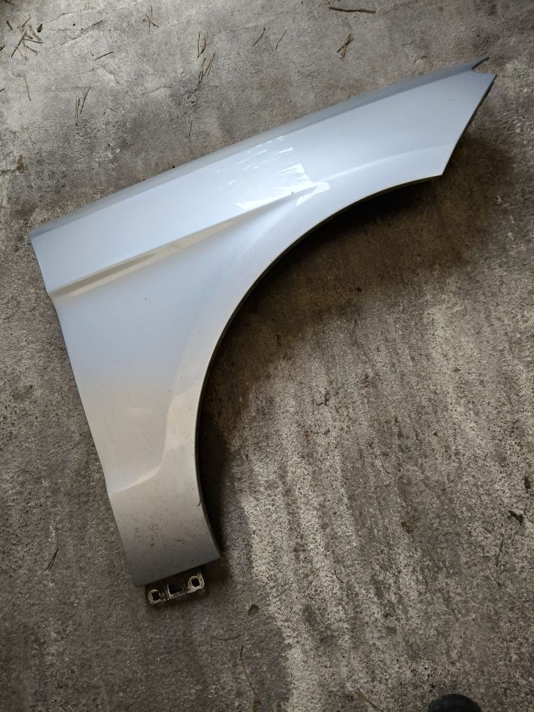 Mercedes ML w166 prawy przedni błotnik srebrny 775 w kolor