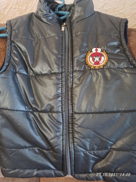 Продам жилетку на мальчика