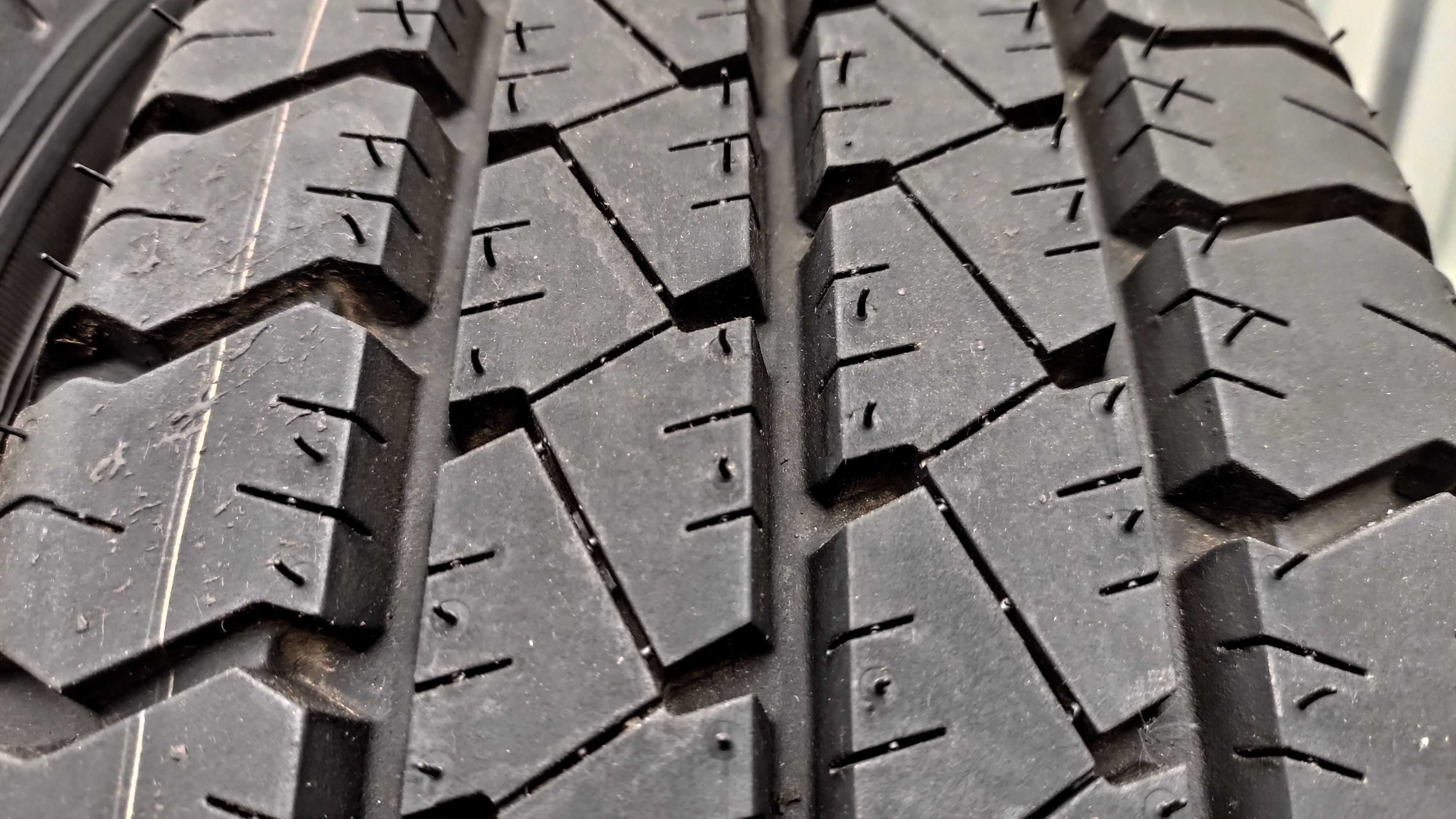Шини  195/70r15C Goodyear
