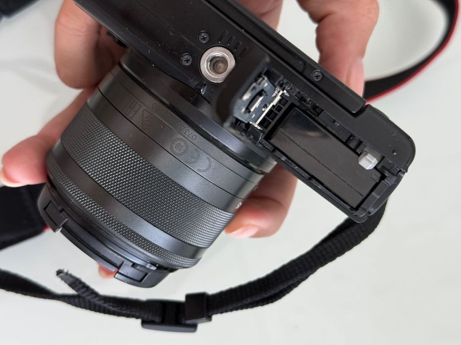 Canon EOS M200 Preta
